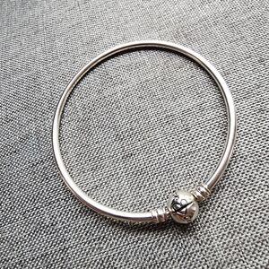 PRISTINE Pandora Engraved "One in a million" Sterling Silver Bangle Bracelet